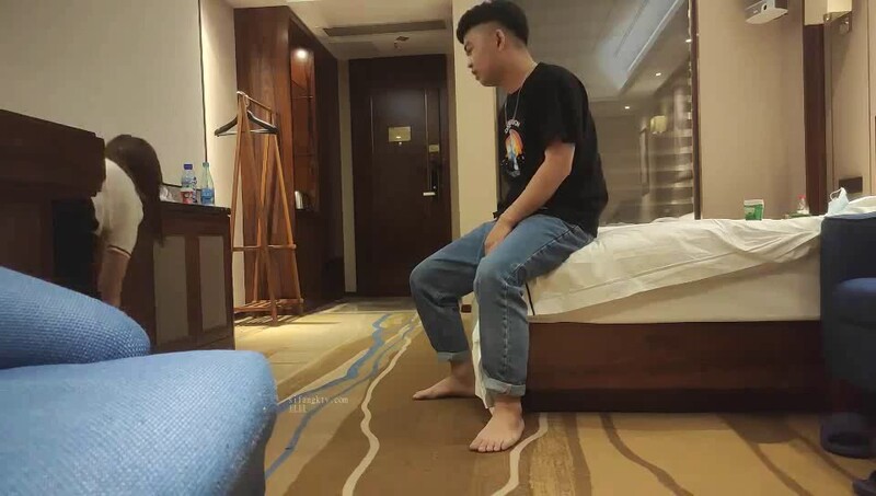 175CM长腿22岁高雅气质外围女，高端约啪，极致诱惑