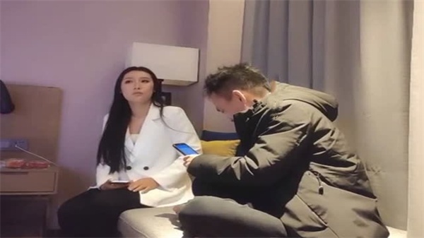 步宾探花高颜值美女大尺度风骚实战，淫水横流高潮不断！