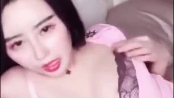 极品粉嫩护士摸nai自拍福利，神情迷离魅惑众生