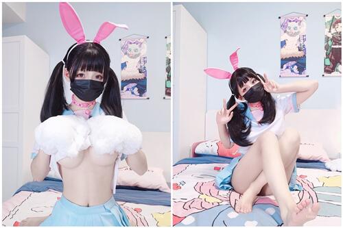 白袜袜罗格-蓝色短裙