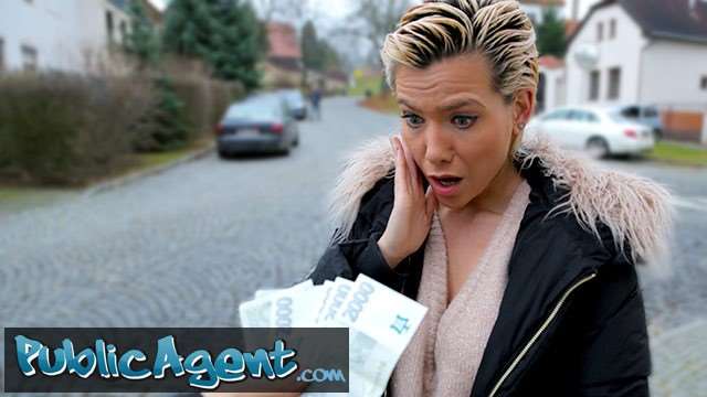 为钱沦陷！极品淫荡熟女教师骚穴双洞狂暴内射，喷水狂潮【PublicAgent】