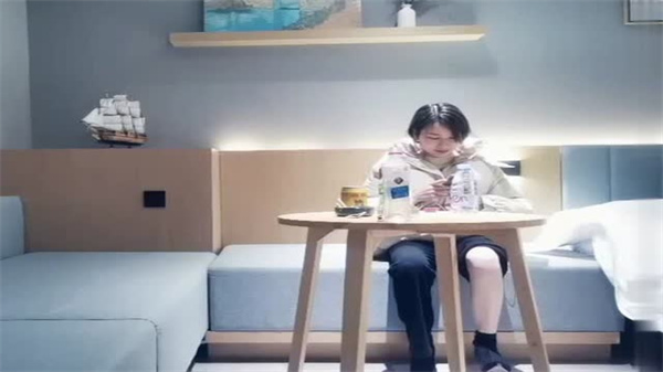 文轩探花：极品年轻尤物骚穴勾魂，被狂干淫叫不止！