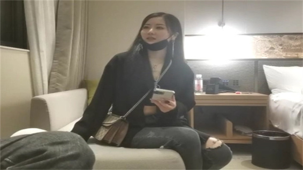 舞蹈系极品学妹背男友过年接私活 被猛男爆操内射高潮