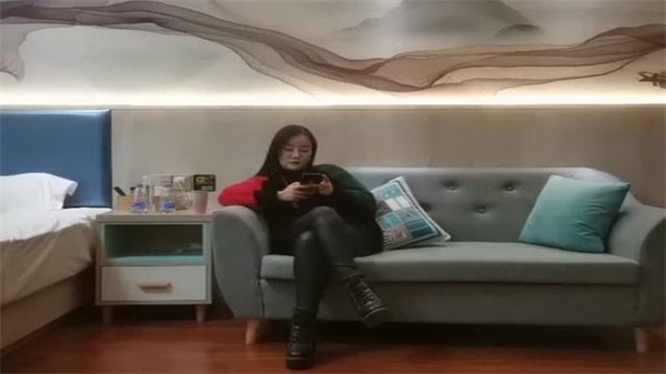 文轩探花极品嫩妹主动出击，骚穴饥渴狂求巨屌深喉爆操。